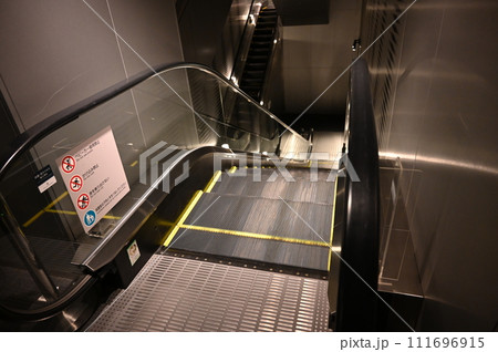 スカイプロムナードのエスカレーター スカイプロムナードのエスカレーター 111696915