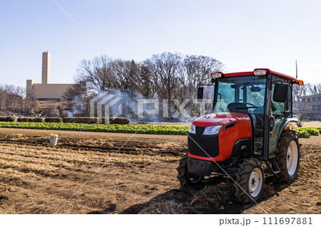農業機械トラクタ 111697881
