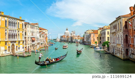 Calm day in Venice 111699124