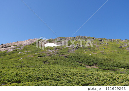 白山室堂平からの御前峰の眺め 111699248
