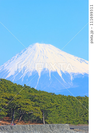 静岡県静岡市、三保の松原と富士山の風景 静岡県静岡市、三保の松原と富士山の風景 111699311