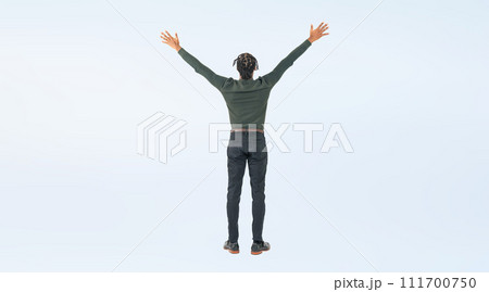 バンザイする黒人男性の後ろ姿の全身写真 111700750