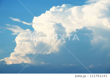 初夏の積乱雲 111701241