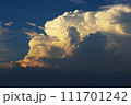 初夏の積乱雲（暗雲） 111701242