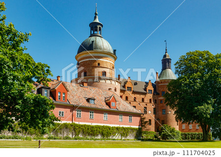 View of royal Gripsholms castle in Mariefred, Sweden View of royal Gripsholms castle in Mariefred, Sweden 111704025