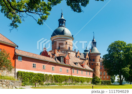 View of royal Gripsholms castle in Mariefred, Sweden 111704029