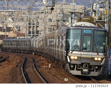 223系2000番台　新快速野洲行　さくら夙川 111705024