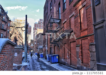 冬のボストン バックベイの路地: パブリック・アリー (An alley in Boston) 111705581