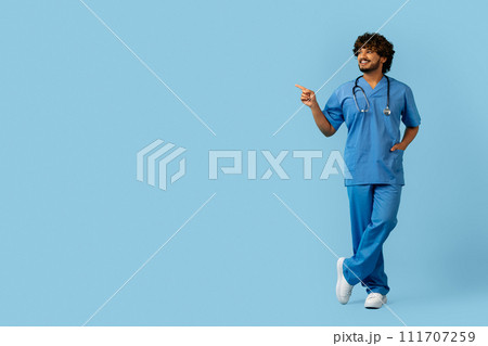 Doctor in medical uniform point finger on copy space 111707259
