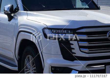 車のヘッドライト　イメージ 111707287