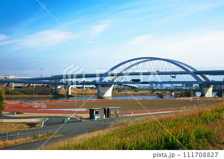 400メートルトラックと江北ジャンクション　五色桜大橋 111708827