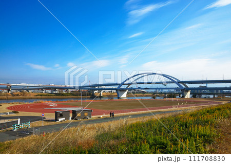 400メートルトラックと江北ジャンクション　五色桜大橋 111708830