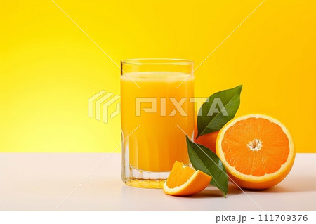 Glass of fresh orange juice with slice of orange fruit 111709376