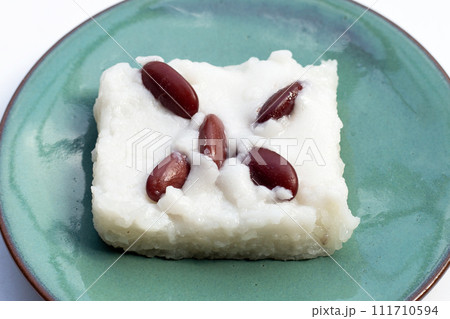 Sweet sticky rice with red beans 111710594