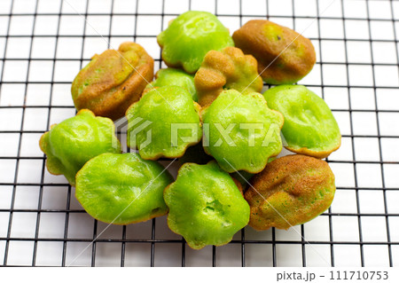 Kanom Krok Singapore, Pandans hot cake. Thai dessert Kanom Krok Singapore, Pandans hot cake. Thai dessert 111710753