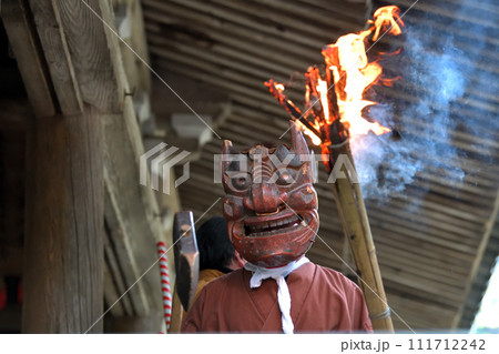 近江寺の鬼やらい 松明掲げて踊る鬼 神戸市西区押部谷町 近江寺の鬼やらい 松明掲げて踊る鬼 神戸市西区押部谷町 111712242
