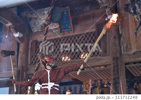 近江寺の鬼やらい 松明掲げて踊る鬼 神戸市西区押部谷町 近江寺の鬼やらい 松明掲げて踊る鬼 神戸市西区押部谷町 111712248