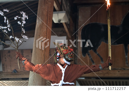 近江寺の鬼やらい 松明掲げて踊る鬼 神戸市西区押部谷町 近江寺の鬼やらい 松明掲げて踊る鬼 神戸市西区押部谷町 111712257