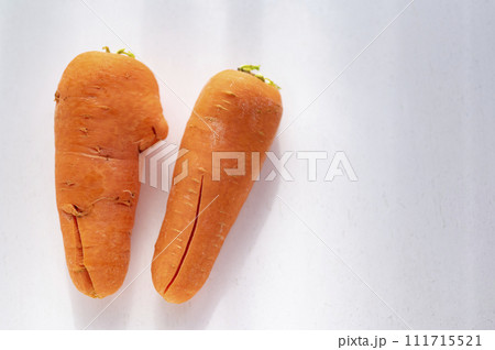 規格外品、出荷出来ないニンジン 規格外品、出荷出来ないニンジン 111715521