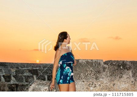 Beautiful woman with the traditional Colombian hat called Sombrero Vueltiao and a traditional mochila at the historical walls of Cartagena de Indias 111715805