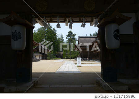高野山金剛峯寺　下門から境内を望む　和歌山県伊都郡高野町 111715996