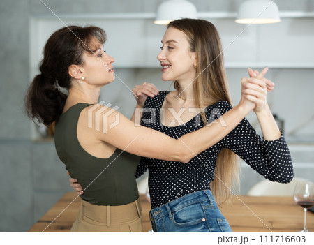 Two joyful middle-aged women dancing together...の写真素材 [111716603] - PIXTA