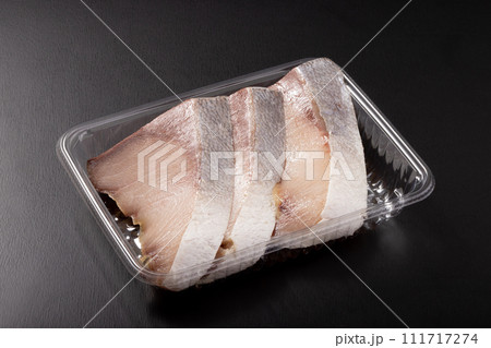 ［北海道産］汐ぶり　寒風干し　（塩で山漬け　浜風で5日〜7日干し熟成） 111717274