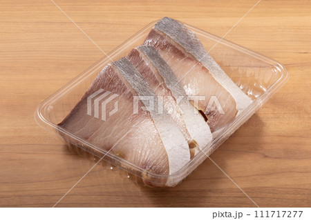 ［北海道産］汐ぶり　寒風干し　（塩で山漬け　浜風で5日〜7日干し熟成） 111717277