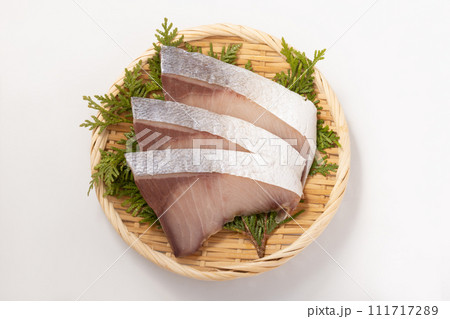 ［北海道産］汐ぶり　寒風干し　（塩で山漬け　浜風で5日〜7日干し熟成） 111717289