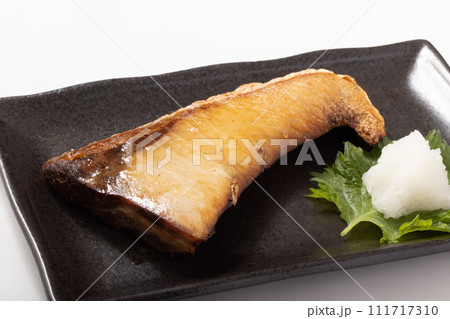 ［北海道産］汐ぶり　寒風干し　焼き　（塩で山漬け　浜風で5日〜7日干し熟成） 111717310