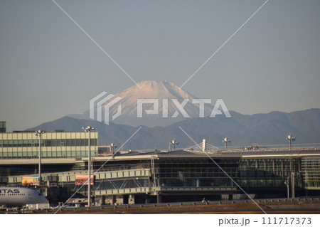 羽田空港第1旅客ターミナルからの眺め(富士山)/東京都大田区 羽田空港第1旅客ターミナルからの眺め(富士山)/東京都大田区 111717373
