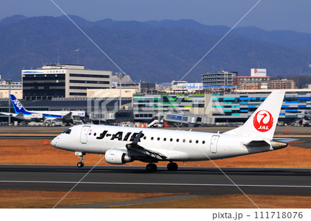 大阪国際空港 JAL 飛行機 離陸態勢 スカイパーク 大阪国際空港 JAL 飛行機 離陸態勢 スカイパーク 111718076