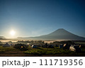 キャンプ場　朝日　富士山 111719356