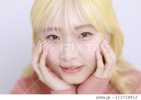 若い女性のナチュラルビューティー 若い女性のナチュラルビューティー 111719912