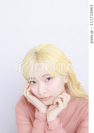若い女性のナチュラルビューティー 111719963
