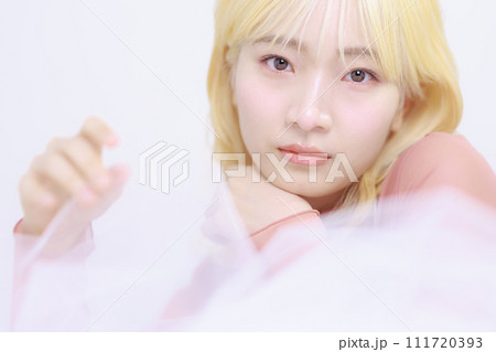 若い女性のナチュラルビューティー 111720393