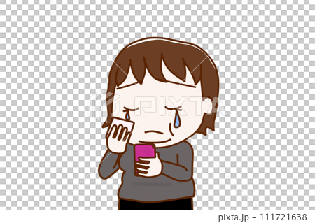 （上半身斜め）スマホを持って画面を見ながら悲しくて涙を流す太った女性 111721638