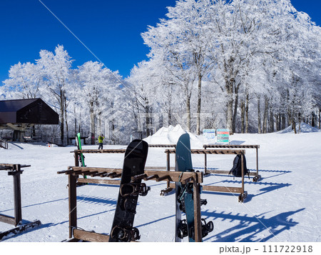 白馬岩岳スノーフィールド ボード置き場 霧氷の木 白馬岩岳スノーフィールド ボード置き場 霧氷の木 111722918