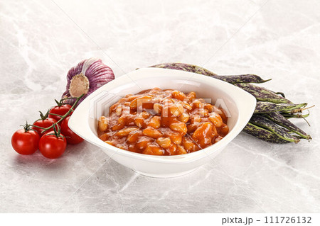 White beans in tomato sauce 111726132