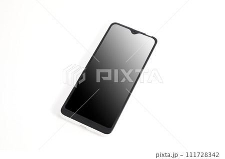白い背景のスマートフォン 111728342