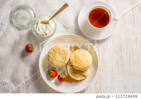 スコーンといちごのモーニングの俯瞰 111729499