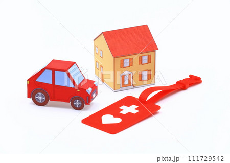 ヘルプマークと自動車・住宅のイメージ ヘルプマークと自動車・住宅のイメージ 111729542