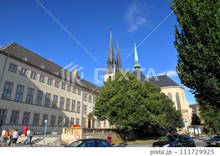 ベネルクスの一国ルクセンブルク大公国 世界文化遺産の首都旧市街のノートルダム大聖堂 ベネルクスの一国ルクセンブルク大公国 世界文化遺産の首都旧市街のノートルダム大聖堂 111729925