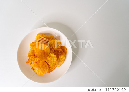 ポテトチップスイメージ｜辛い味｜crispsimege｜おいしいお菓子イメージ 111730169