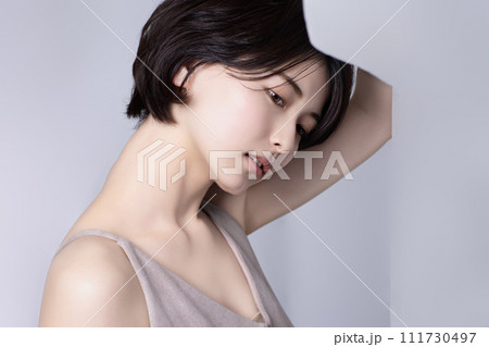 若い黒髪の女性の美容イメージ 111730497