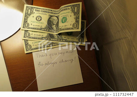 【グアム】ベッドサイドに置かれたチップと感謝の手紙 【グアム】ベッドサイドに置かれたチップと感謝の手紙 111732447