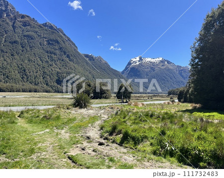 ニュージーランド南島の世界遺産・フィヨルドランド国立公園 ニュージーランド南島の世界遺産・フィヨルドランド国立公園 111732483