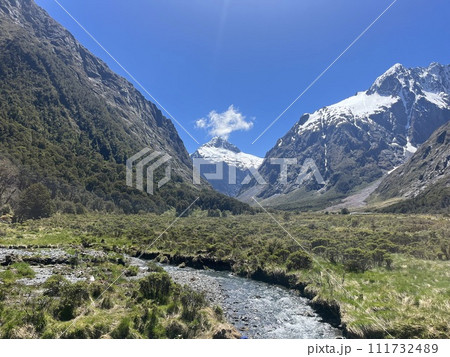 ニュージーランド南島の世界遺産・フィヨルドランド国立公園 ニュージーランド南島の世界遺産・フィヨルドランド国立公園 111732489