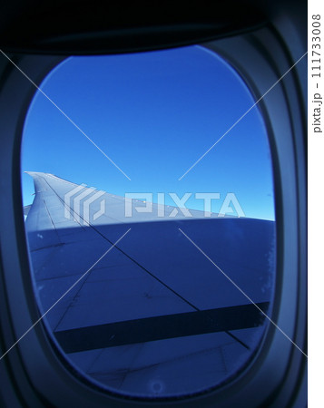 夜明け前のフライト　エア・カナダ　ボーイング 777-300ER　成層圏の翼 111733008