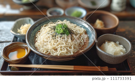 日本の伝統的なそば、うどんの定食 111733391
